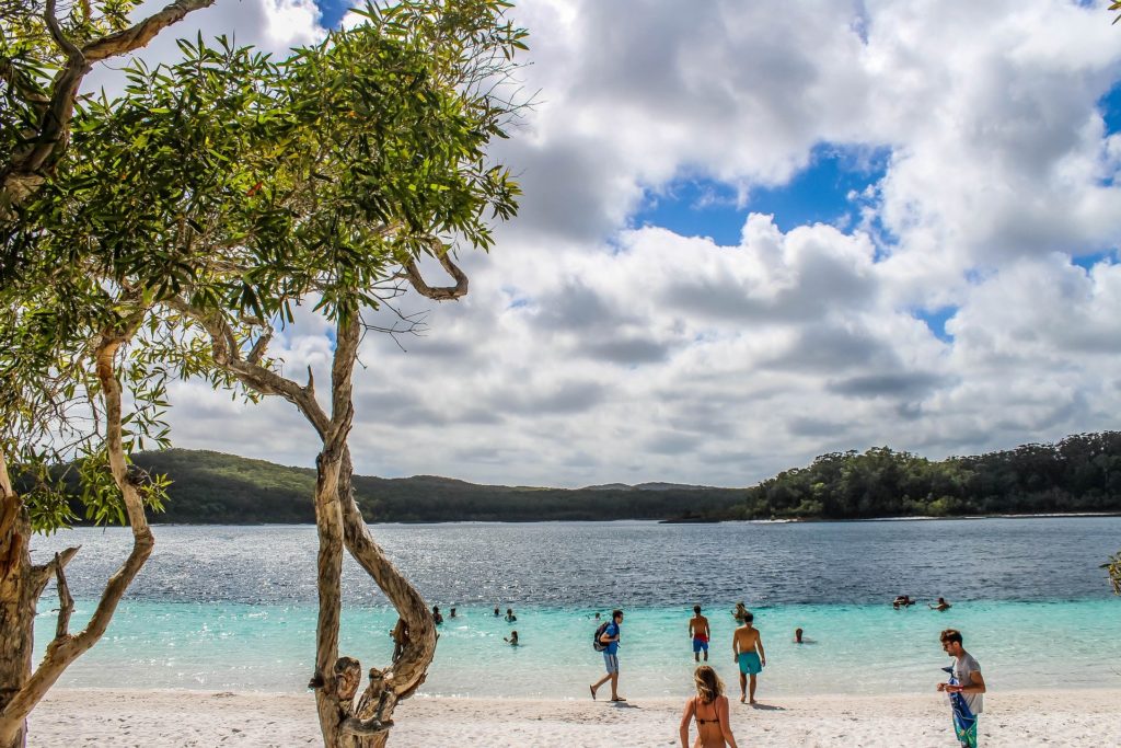 Lleva en tu maleta a Australia ropa para disfrutar de la Isla Fraser