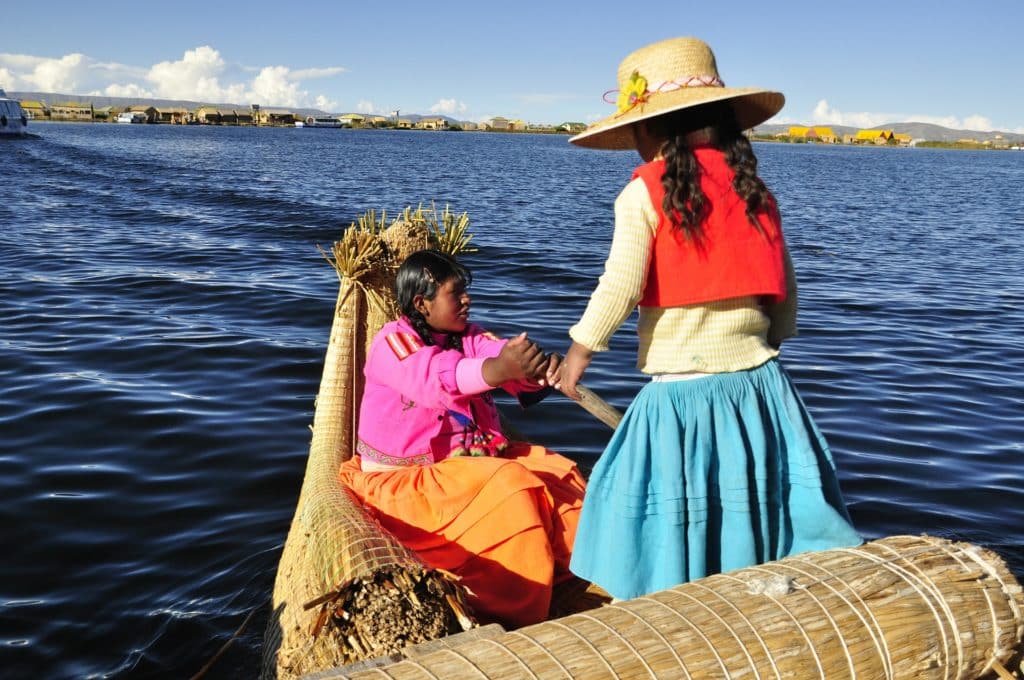 .Movilidad a las escuelas.Balsas de Totora.Lago Titicaca.Puno.Perú