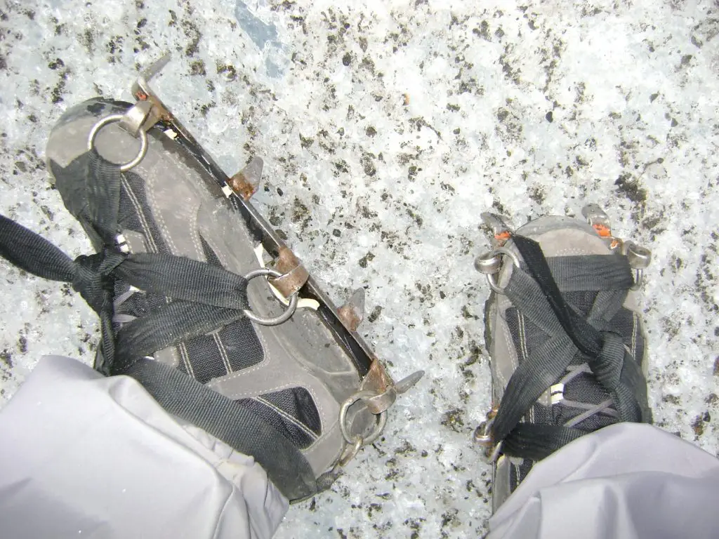 Crampones-Trekking en el  Glaciar Perito Moreno-Parque Nacional Los Glaciares-Argentina. 