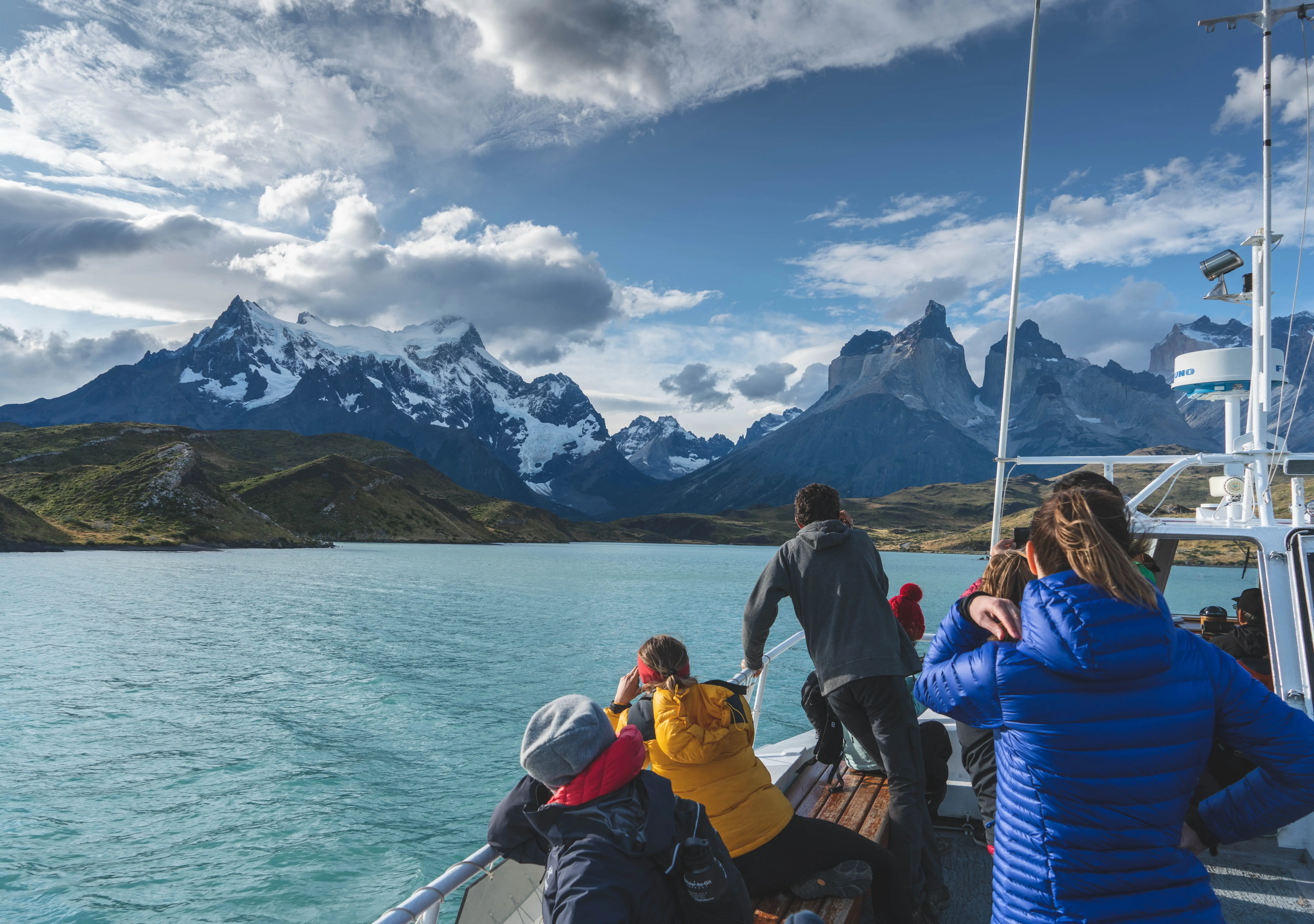 Trayecto en barco con rumbo a Torres del Paine