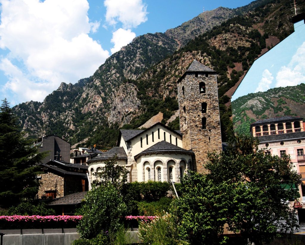 Iglesia en pueblo de Andorra