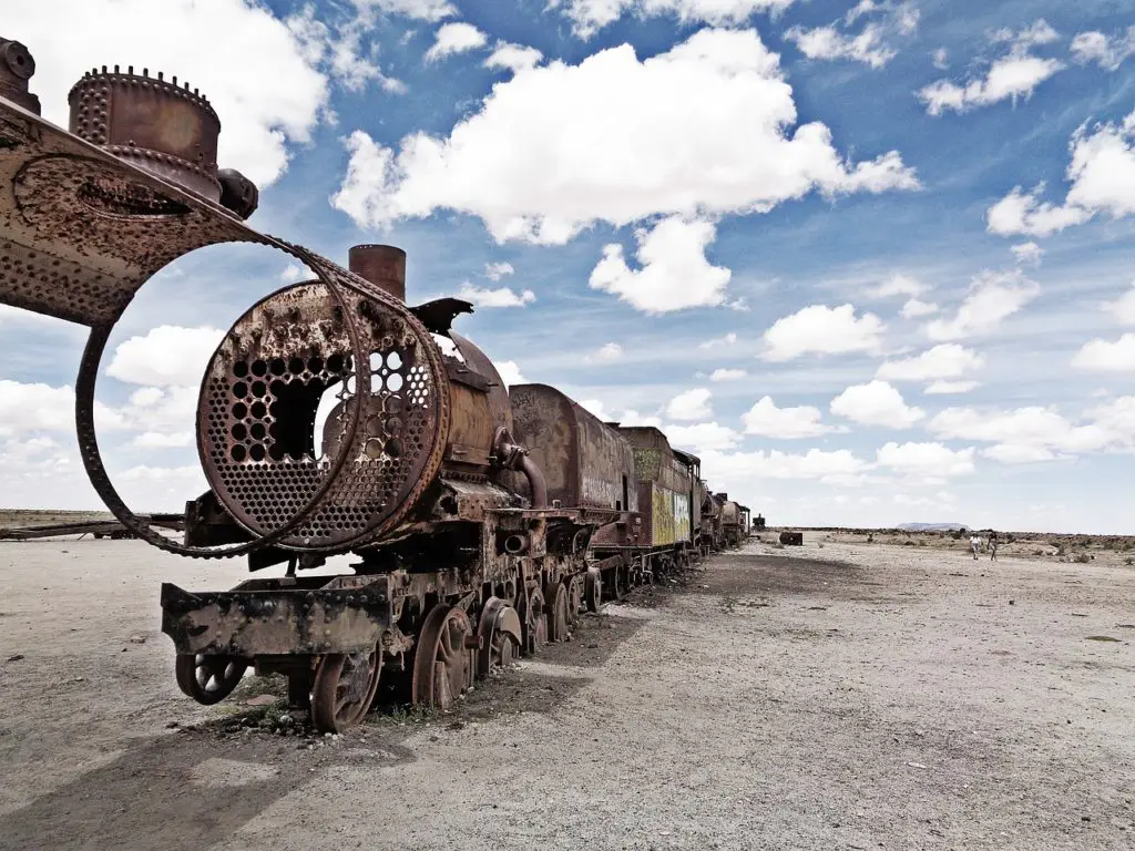 Cementerio de Trenes en el Salar de Uyuni, Bolivia