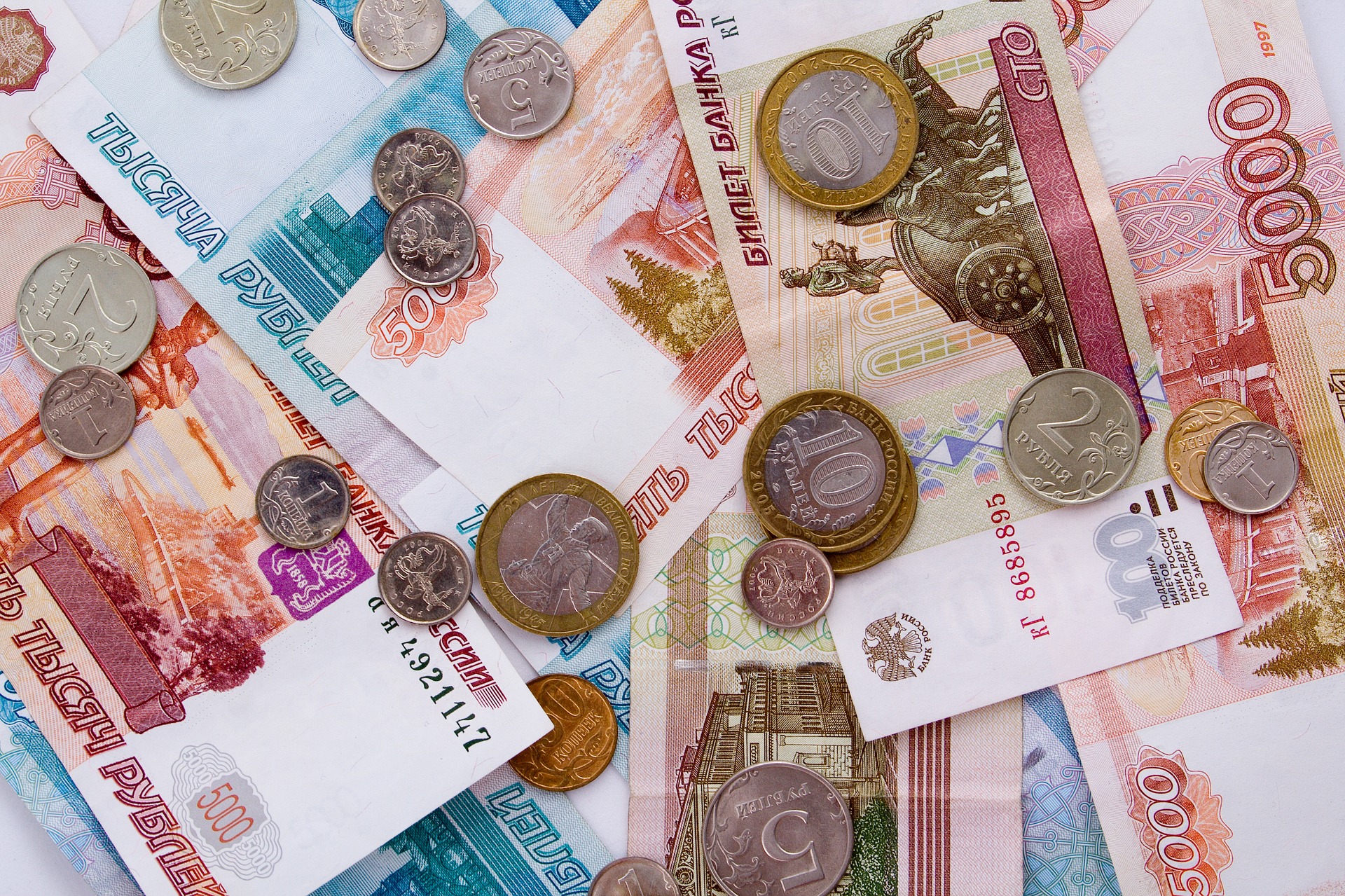 Rublo ruso, la moneda oficial de la confederación Rusa