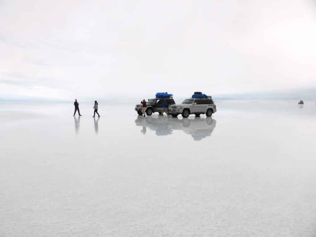 Efecto espejo en el Salar de Uyuni, Bolivia.