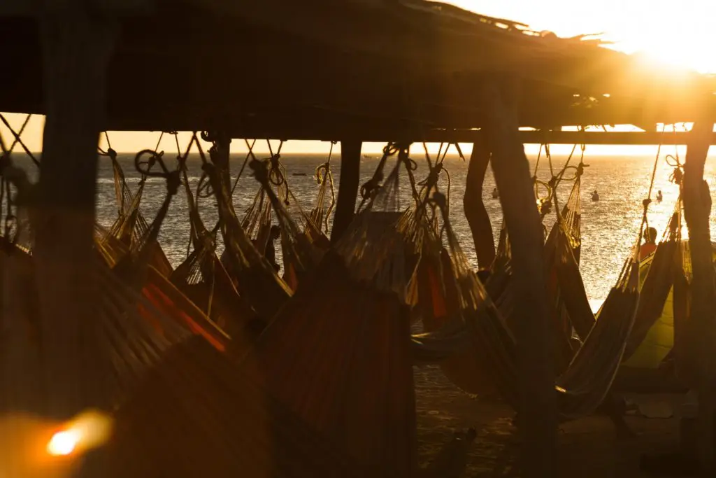 El descanso en chinchorro es una tradición wuyúu y de distintos lugares de Colombia