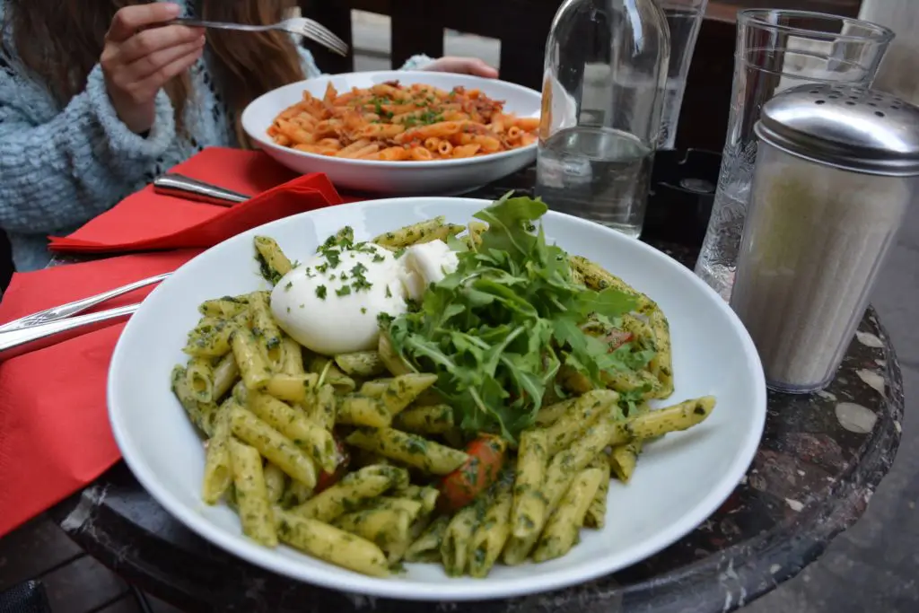 Plato de pasta en Le Radar de Poche,  comer Ginebra (Suiza)