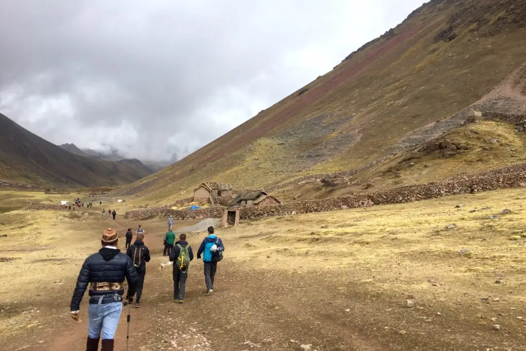 Camino hacia la montaña Vinicunca