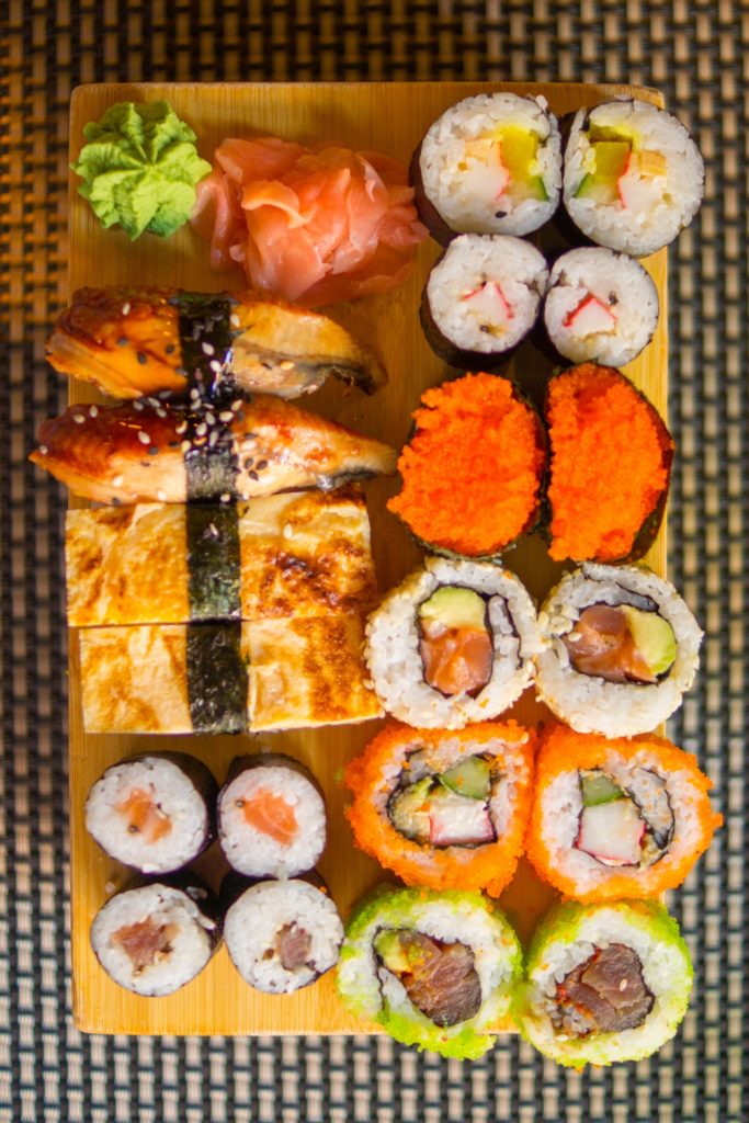 Comer sushi en Japón