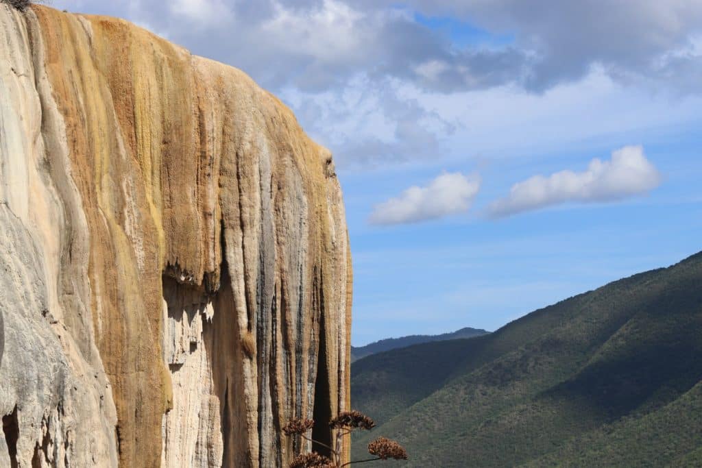 Chutes d'eau pétrifiées "Hierve el Agua" dans la ville de Oaxaca, au Mexique.