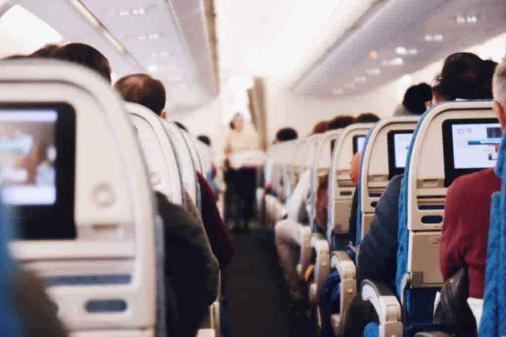 voyageurs dans un avion
