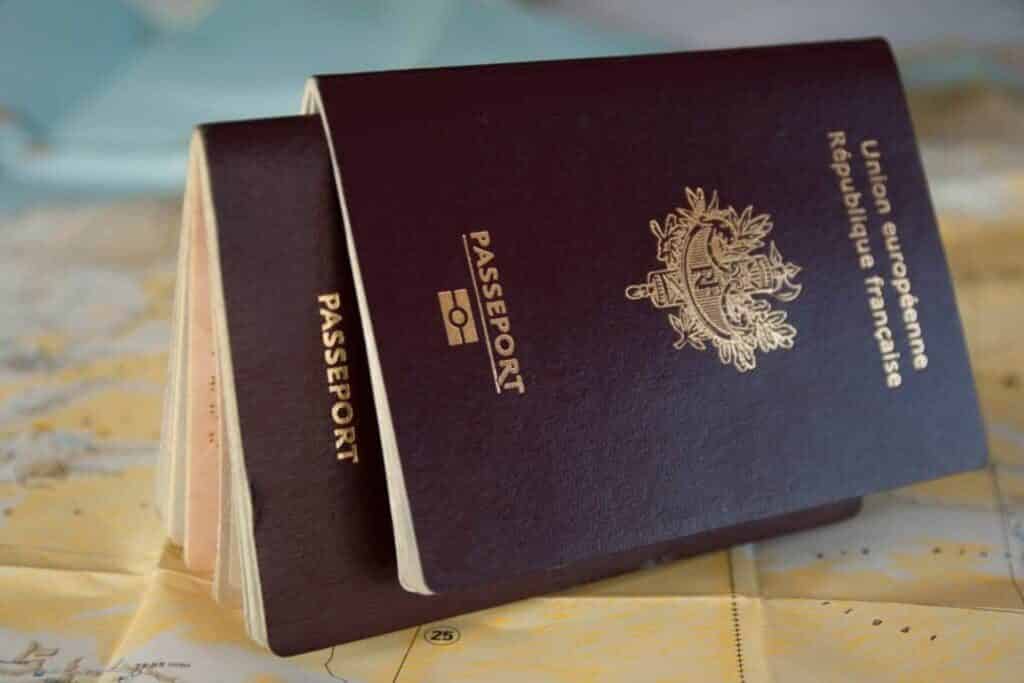 deux passeports français pour voyager